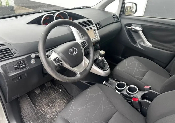 Toyota Verso cena 38800 przebieg: 62400, rok produkcji 2012 z Turek małe 232
